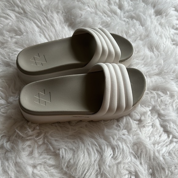 Pool party platform slide sandal by cougar - Picture 5 of 6